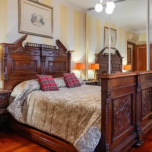 2* Pensión Regal House Navigatori 23