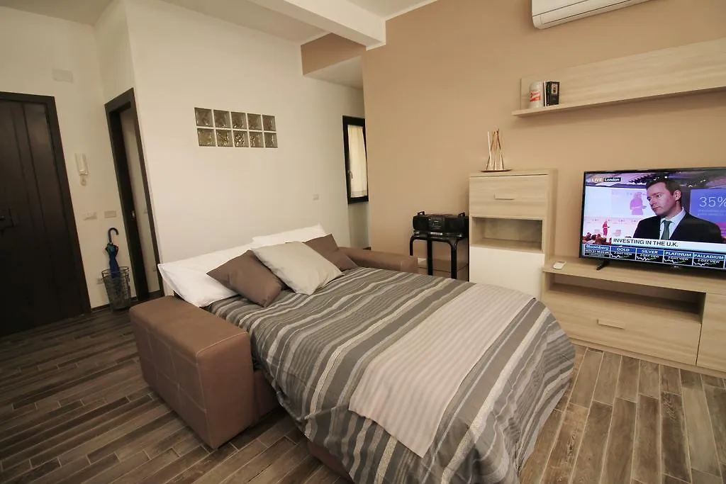 Eur Bright Spacious Terraced Apartment With Private Parking Only For Small Cars Roma Italia