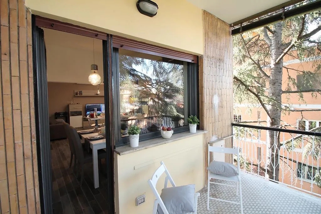 Eur Bright Spacious Terraced Apartment With Private Parking Only For Small Cars Rome