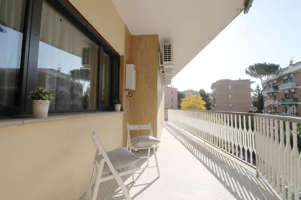 Eur Bright Spacious Terraced Apartment With Private Parking Only For Small Cars Roma