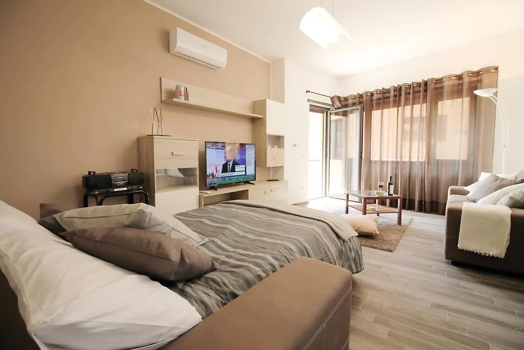 Eur Bright Spacious Terraced Apartment With Private Parking Only For Small Cars Rome Italy