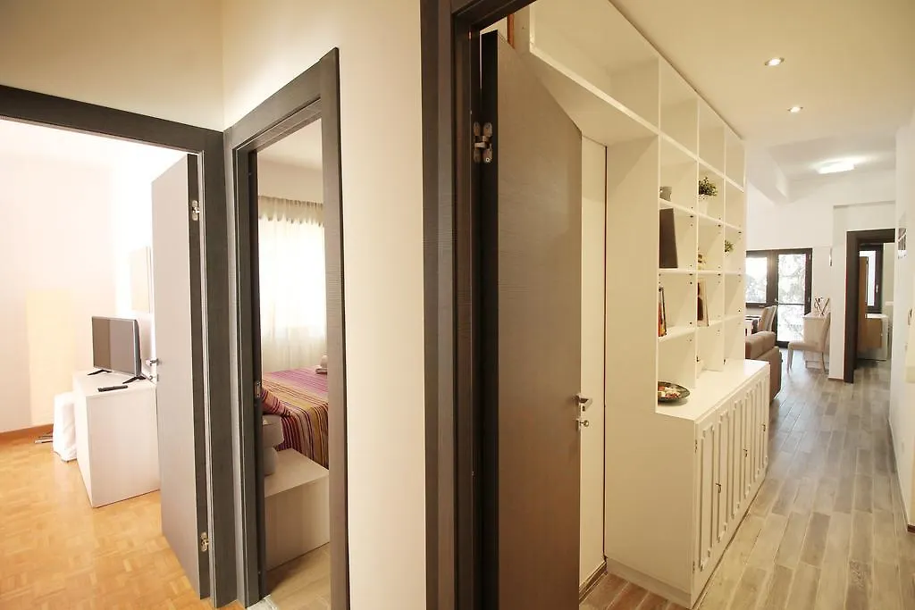 Eur Bright Spacious Terraced Apartment With Private Parking Only For Small Cars Roma