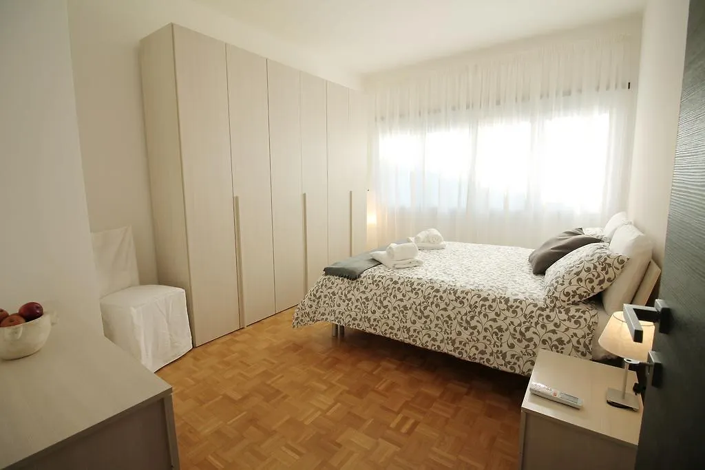 Eur Bright Spacious Terraced Apartment With Private Parking Only For Small Cars Roma Italia