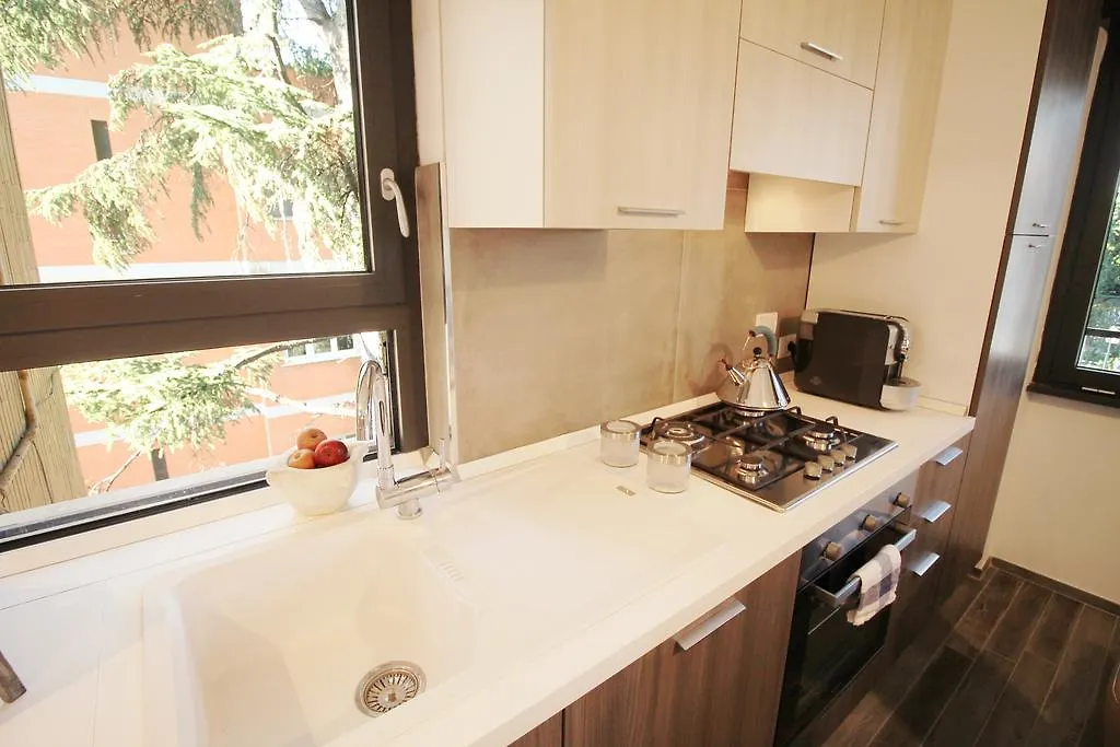 Eur Bright Spacious Terraced Apartment With Private Parking Only For Small Cars Roma