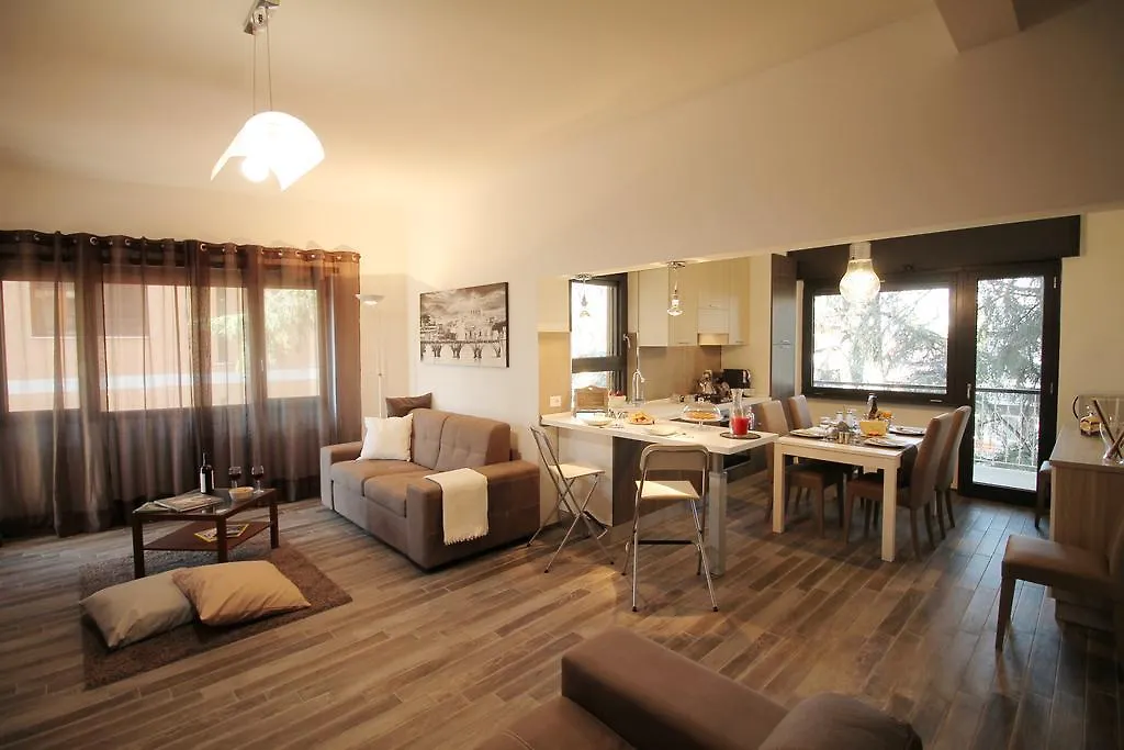 Eur Bright Spacious Terraced Apartment With Private Parking Only For Small Cars Rome